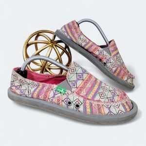 SANUK Donna Tribal Magenta / Multi Color Striped Shoes Size 7 Slip On Loafers
